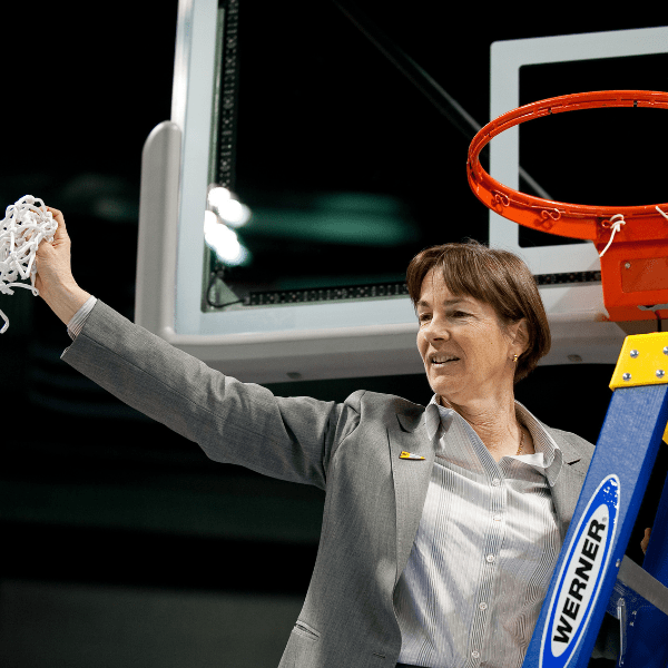 The 10 Best Female Coaches Of All Time - BeHerSports